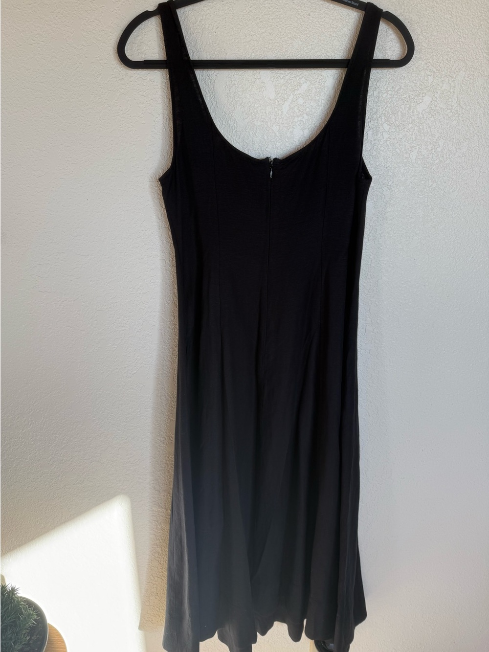 Astr Black Sleeveless Midi Dress